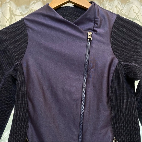 Lululemon black grape purple Emerge Renewed sideways zipper zip up Jacket - Picture 3 of 10